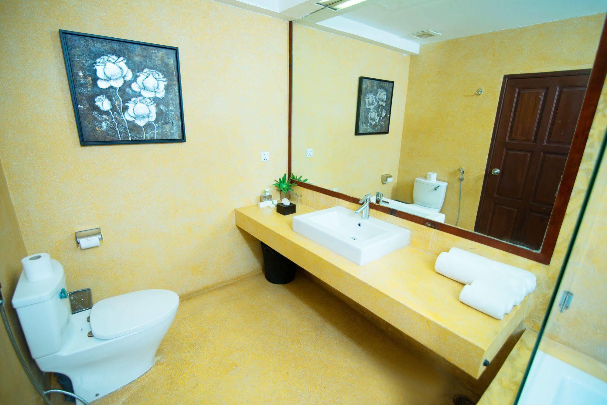 Riverview Cambodia Boutique Hotel Phnom Penh Bagian luar foto