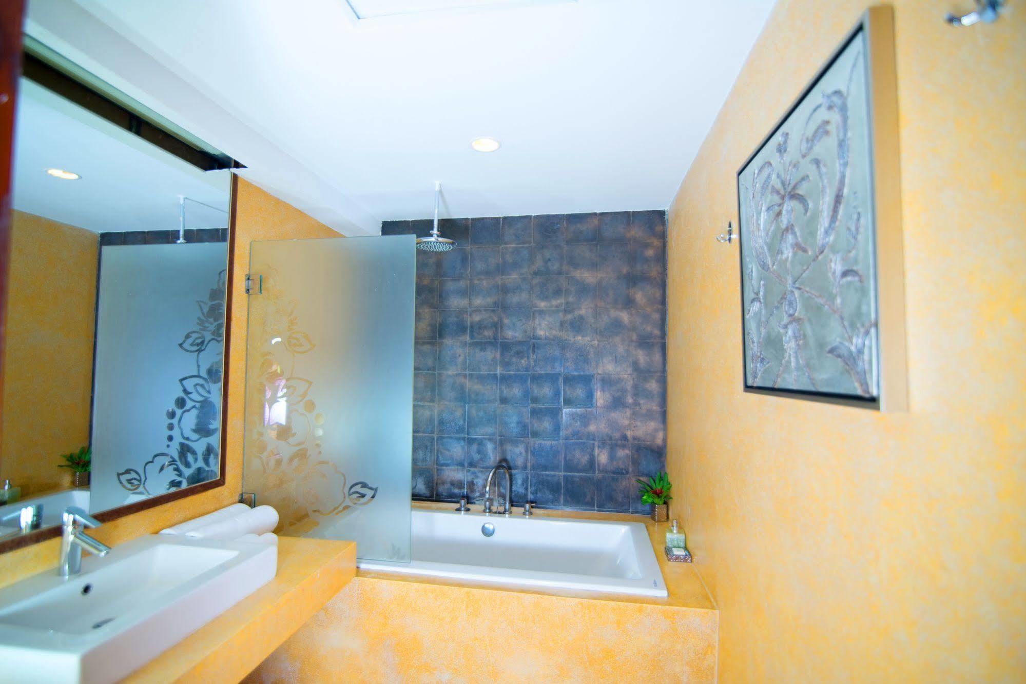 Riverview Cambodia Boutique Hotel Phnom Penh Bagian luar foto