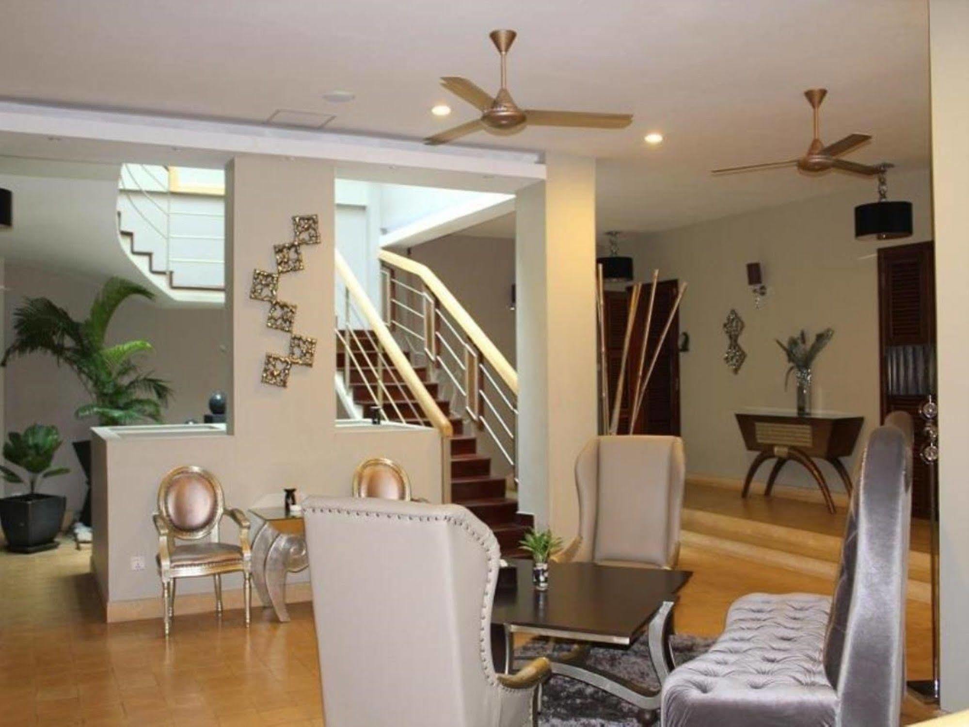 Riverview Cambodia Boutique Hotel Phnom Penh Bagian luar foto