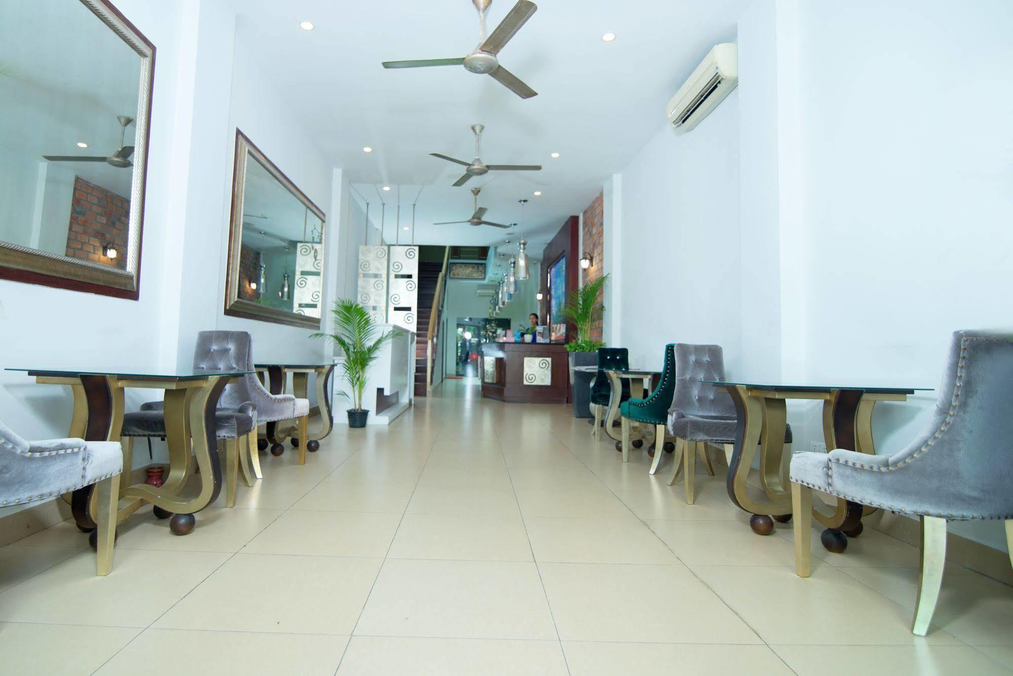 Riverview Cambodia Boutique Hotel Phnom Penh Bagian luar foto